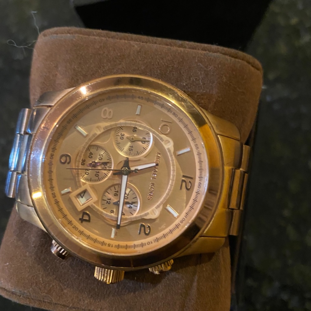 Watch - Picture 2 of 3